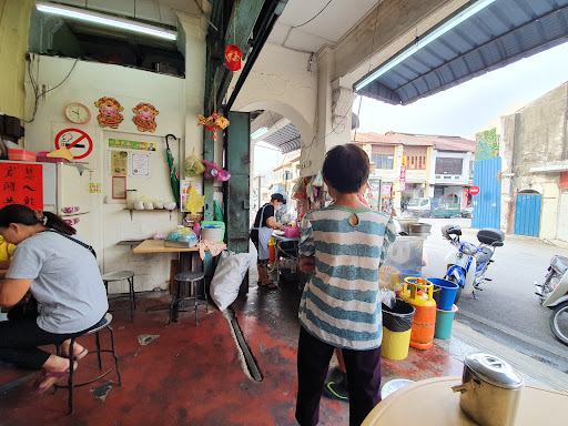 Auntie Kopitiam (formerly Keng Lan Huat Wantan Mee)